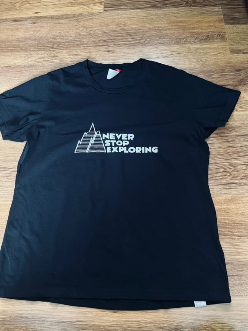 The North Face woman’s t-shirt size M